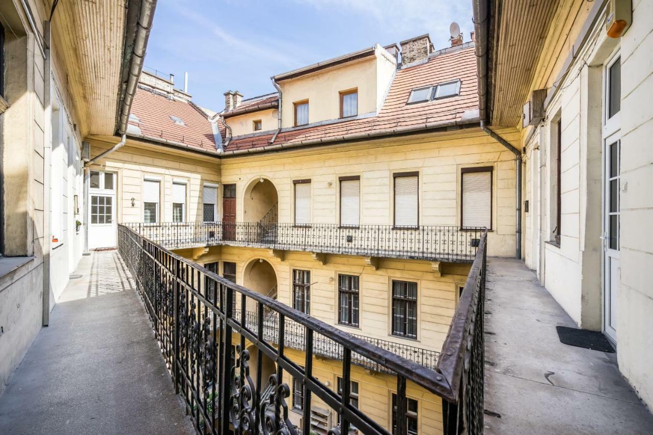 Bpr Thrill Design Home With A/C Budapest Kültér fotó
